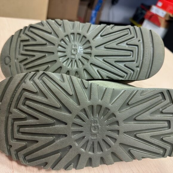 UGG Nuemel Boot - Burnt Olive Women's US 7 - Picture 3 of 4